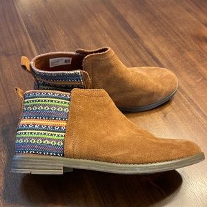 Toms suede Bootie- Youth